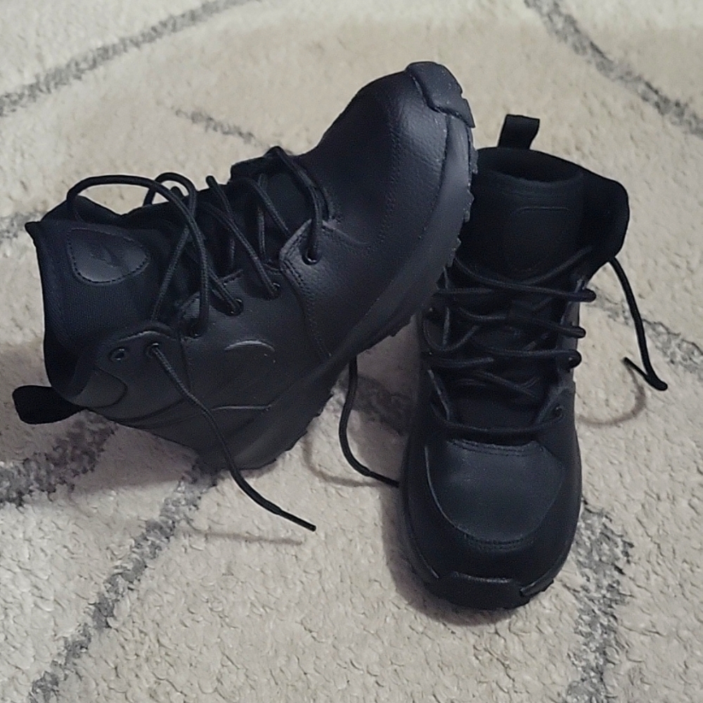 Nike boys high top size 1Y